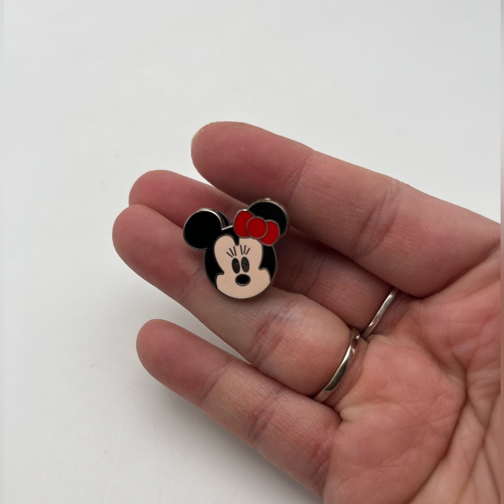 2007 Disney Minnie Mouse pin
